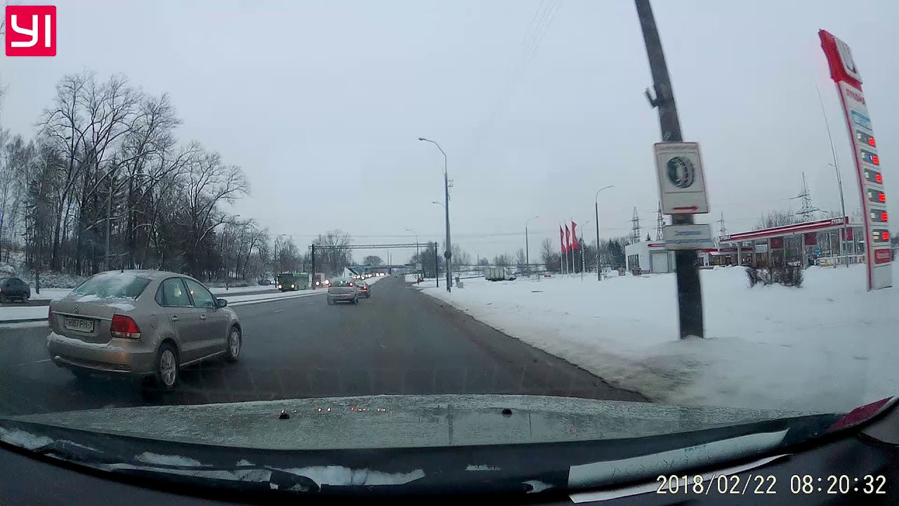Подрезал и врезался в отбойник