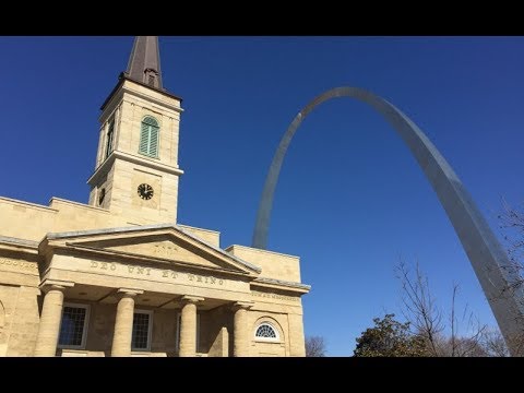 image-What time is free parking in St. Louis?