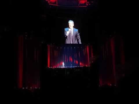 Jerry Seinfeld demolishes anti-Jewish heckler - Sydney, Australia