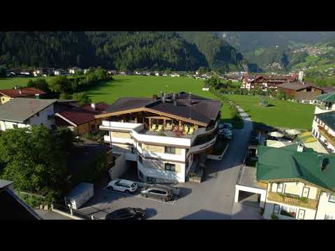 Sommerlicher Panoramaflug über die Apartments Edenlehen