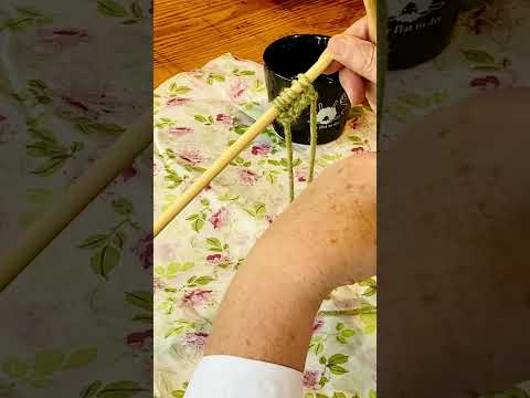 The difference between a knitted cast on and a cable cast on