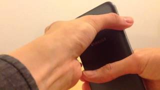 How to open the back cover of the Samsung Galaxy S5