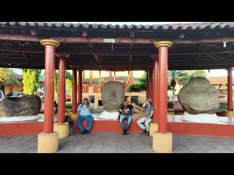 Monumentos en el Parque Central de La Democracia, Escuintla, Guatemala