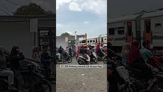 Download lagu CC 203 Menarik KA 251 Serayu Kobong Memasuki Stasiun Cibatu mp3