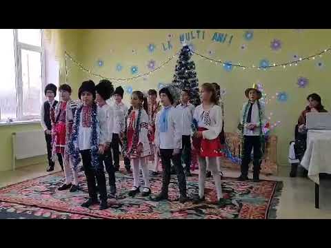 Clasa 4 Poganesti.colindam iarna.