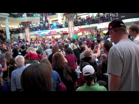 Christmas Food Court Flash Mob - Hallelujah Chorus