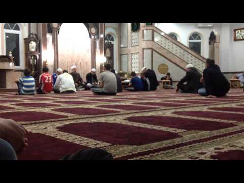 Leximi i Kuranit Gjat Namazit Te Sabahut