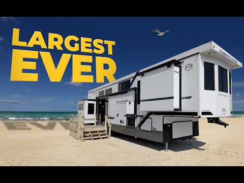 BIGGEST Destination Trailer EVER Made is a 530 SQ FT Palace! | 2025 Heritage Glen Roost43