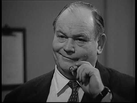 Die seltsamen Methoden des Franz Josef Wanninger - Der Griff nach der Flasche