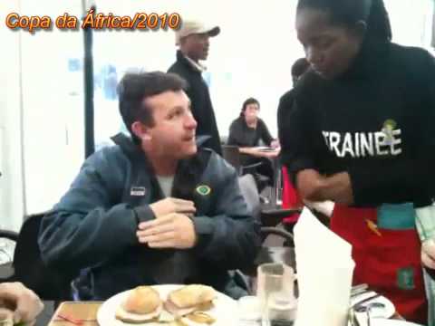 Craque Neto (José Ferreira Neto) falando "inglês".