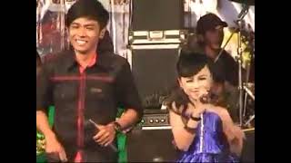 Download lagu ANTARA SENYUM DAN PERANG - duet pertama kali - GERY MAHESA & TASYA ROSMALA - Live Tasikagung  mp3