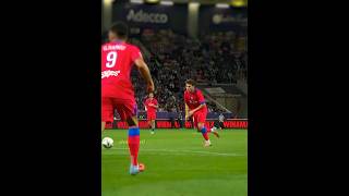 Download lagu What is PSG Feeding Joao Neves? 🥶 mp3