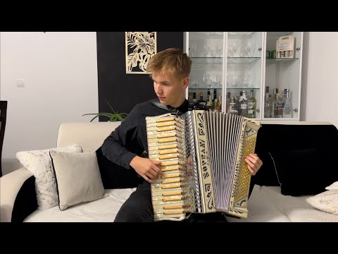 Na środku pola- walczyk- akordeon Paolo Soprani