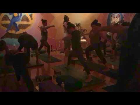 Anahata Flow with live Music by Ananda Yogiji