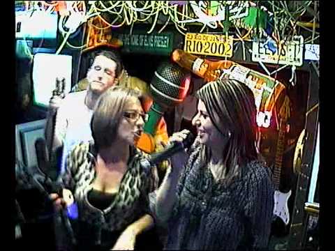 Rosa & Elvis singen  E la luna busso im Karaoke Fun Pub Stuttgart http://www.funpub.de