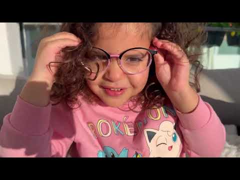 Amira fait la marchande de glace￼s 🍨 Amira plays  ice cream shop