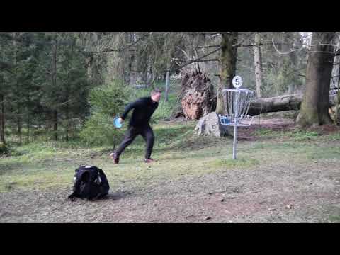 Fun round of disc golf in Mäeotsa disc course