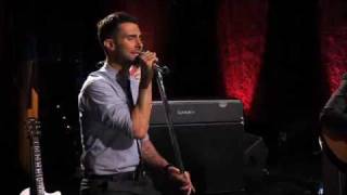 Maroon 5 - Sunday Morning (Live on Walmart Soundcheck)