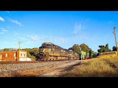 NS #4017 leads 27A w/ friendly crew!!