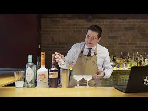 MOMENT MAL Trinkabenteuer: Was zur Hölle ist ein BIKINI MARTINI? Dick Bradsells blaues GIN Vergnügen