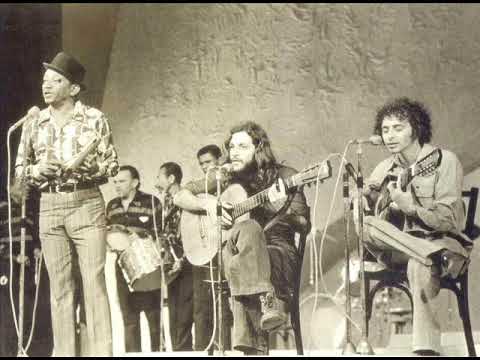 Alceu Valença, Severo, Jackson e Geraldo Azevedo em PAPAGAIO DO FUTURO, de Alceu, ao vivo - FIC 1972