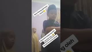 Download lagu Makmumnya (Adiknya) sangat teliti ilmu tajwid, untung aja Imamnya (Abangnya) sabar. 😀😘 mp3