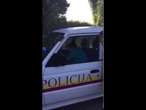 Ukrao policijski džip pa "hapsio" prijatelje po Baru