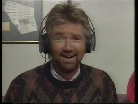 Dave Lee Travis Gotcha - Pub Team Challenge Hijacked By Noel Edmonds  😜😂😁   Hi-Fi✨♫  1992