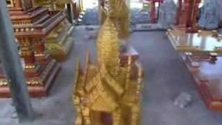 preview picture of video 'Die Herstellung von Geisterhäuschen in Thailand'