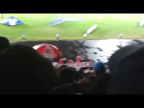 "Hay una cosa que solo le pido a dios" Barra: La Guardia Albi Roja Sur &bull; Club: Independiente Santa Fe