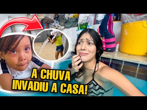 The rain flooded Valentina's house!! *I was abandoned in the pool* 😭