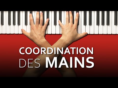 Jouer avec les deux mains au piano