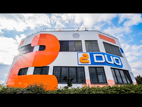 Wir sind DUO. Über 700 Dienstleistungsprofis, die Tag für Tag mit einem Lächeln ihr Bestes geben, um Kunden in den Bereichen professionelle Reinigung, Oberflächenschutz, Personalmanagement und Full Service für Haus & Garten zu begeistern.