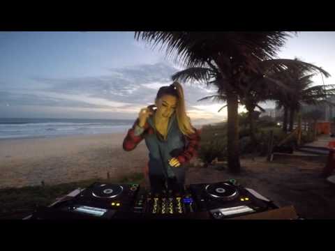 Larissa Lahw ao vivo na Barra da Tijuca RJ (LIVE)