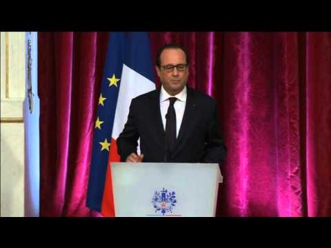 Franca sulmon ISIS. Hollande: Ky është vetëm fillimi