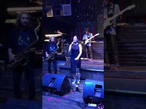 RANDY & YEAH YEAH BOYS @ MUSRO Borobudur Jakarta.. "I WISH"