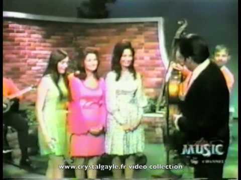 Crystal Gayle First TV 1970 - ribbon of darkness over me