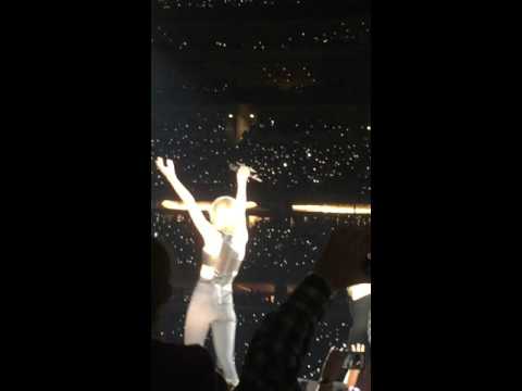 Ellie Goulding and Taylor Swift performing together live