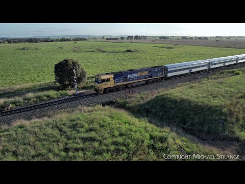 NR83 Leads 5AM8 "The Overland" JBRE Passenger Train At Gheringhap (29/9/2022) - PoathTV Railways