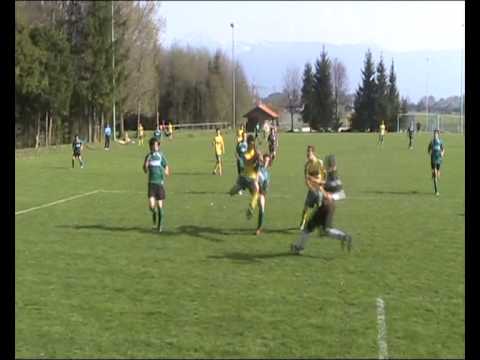 Crash auf dem Fußballplatz