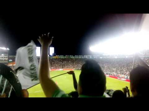 "Los locos de arriba LDA "Es la hora de ganar "" Barra: Los Lokos de Arriba &bull; Club: León