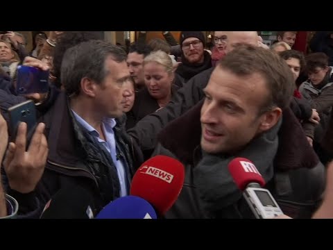 Emmanuel Macron veut rassurer : "Je ne lâche rien (...) Je suis toujours au même rythme"