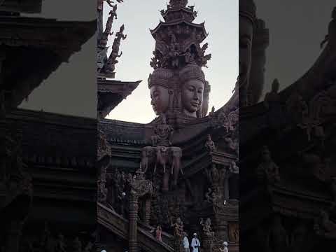 EMILIO IN THAILAND: TRUTH TEMPLE MADE BY HAND WITHOUT NAILS OR GLUE.