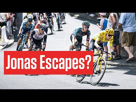 Tadej Pogacar & Jonas Vingegaard ON THE MOVE Early In Stage 10 Of The Tour de France 2023