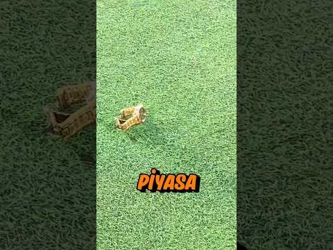 Sahanın Ortasında Saat Bulan Adam ⌚️