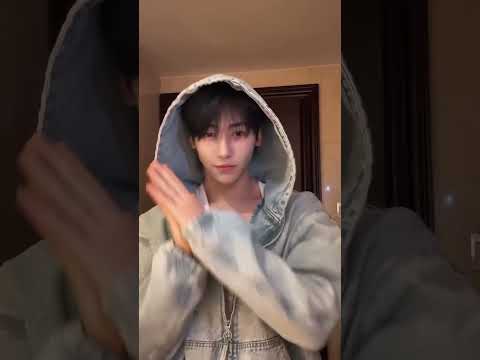 DONGHWA '𝐓ɦ𝖾 𝐖𝖾𝖾𝗄𝖾𐓣ᑯ' - 𝐒𝐙𝐀 🤍 #YANGDONGHWA #양동화 #POLARIX #theweekend #sza #dance #kpop #shorts