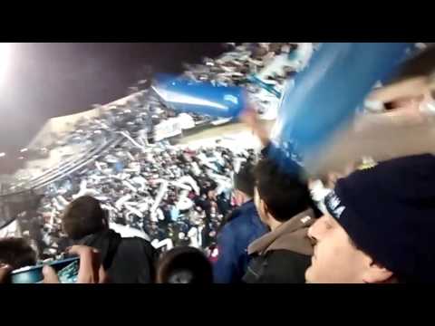 "Salida de Quilmes a la cancha vs Independiente - Indios kilmes" Barra: Indios Kilmes • Club: Quilmes • País: Argentina