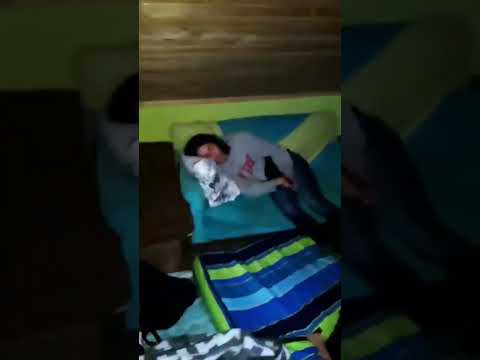 Ex drogadicto le tira botella a una perra barata