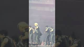 Download lagu Stray kids London dominate concert day 1 district 9 hyunjin focus mp3