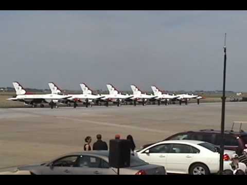 Langley AFB Airshow 2009 - USAF Thunderbirds (Part 1)
